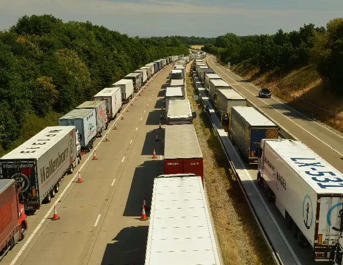 Ce vehicule poți conduce cu permisul auto categoria E (BE, CE, DE, C1E, D1E)?