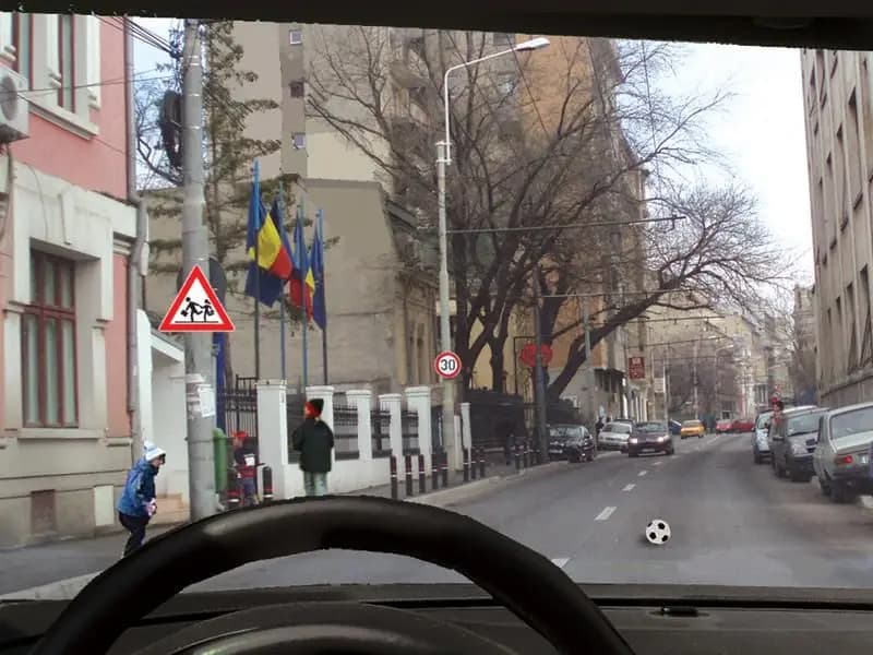 Din punct de vedere al conduitei preventive, cum trebuie să procedaţi în această situaţie?