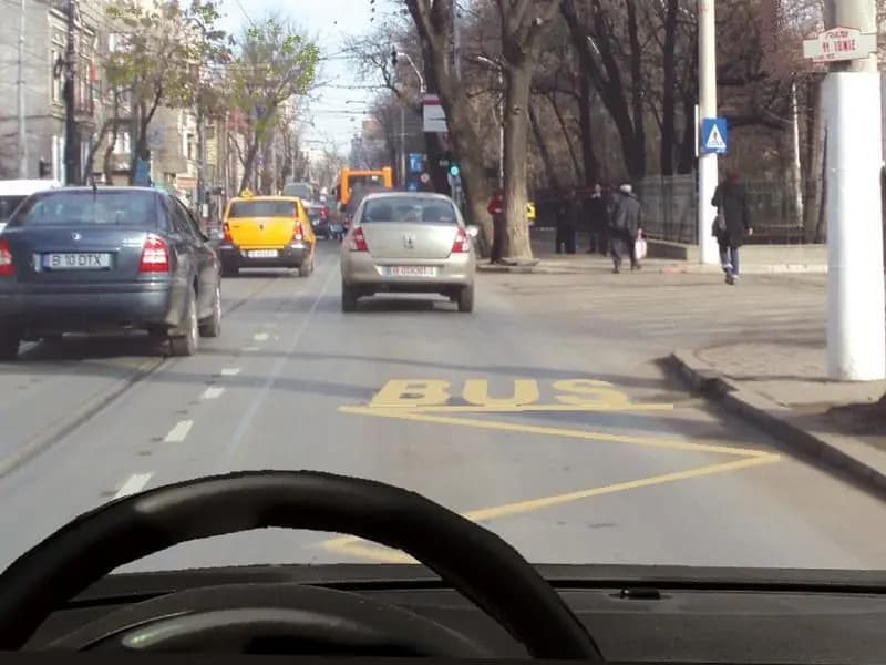 Aţi executat corect oprirea în această situaţie?