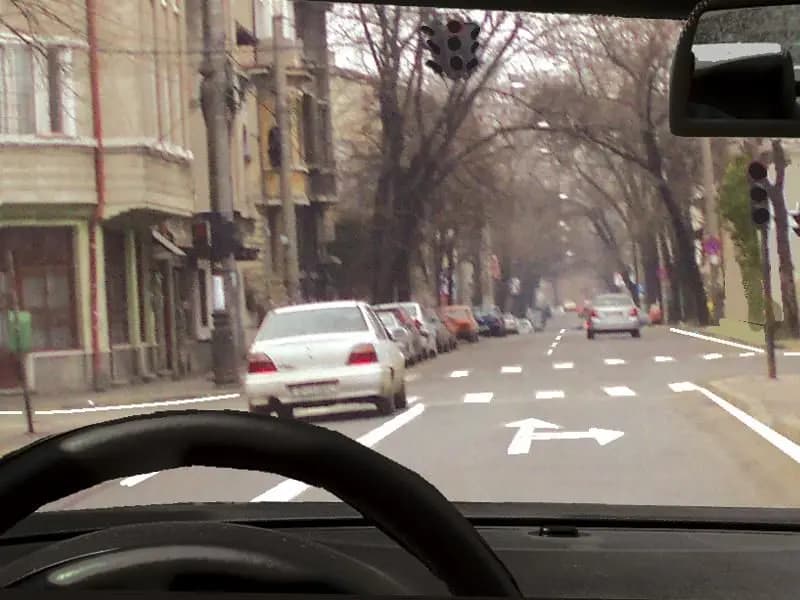 Cum procedaţi în această situaţie, dacă semafoarele nu funcţionează?