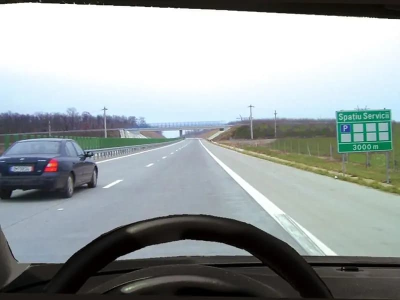 Pentru a folosi telefonul mobil, atunci când nu aveţi un sistem de tip „mâini libere“: