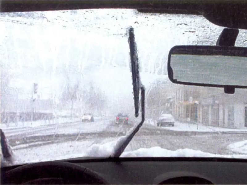 Când ninge abundent veţi folosi: