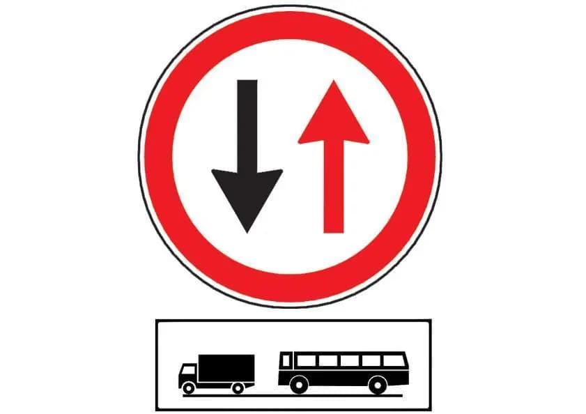 Ce obligatie are conducatorul unui autobuz la intalnirea indicatorului din imagine, insotit de panoul aditional?