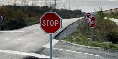 Indicatoare si marcaje rutiere Indicatoare si marcaje rutiere