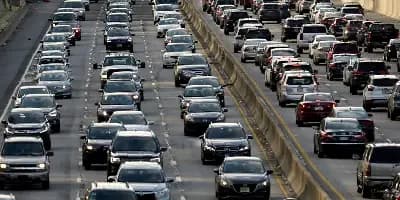 Pozitia în timpul mersului și semnalele conducătorilor de vehicule Pozitia în timpul mersului și semnalele conducătorilor de vehicule